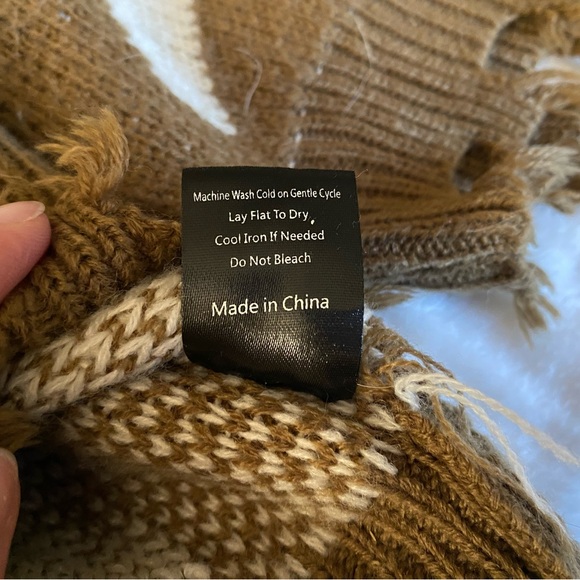 Boutique distressed sweater - Picture 5 of 5